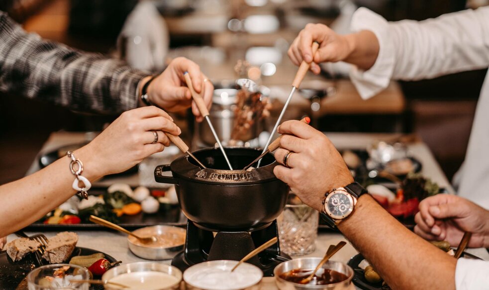 Fondue in Obertauern in the Römerhof hotel restaurant