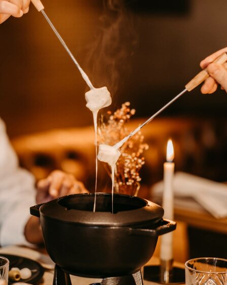 Fondue in Obertauern in the Römerhof hotel restaurant Fondue in Obertauern in the Römerhof hotel restaurant